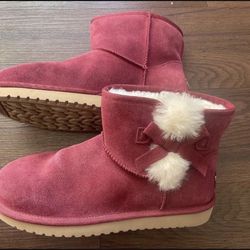 New Woman’s  Boots UGG, Size 9us