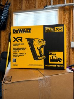 DeWalt 20V MAX XR 15 Gauge Angled Finish Nailer Kit