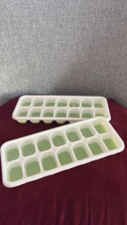 Set of 2 Ice Cubes Mold With Cover