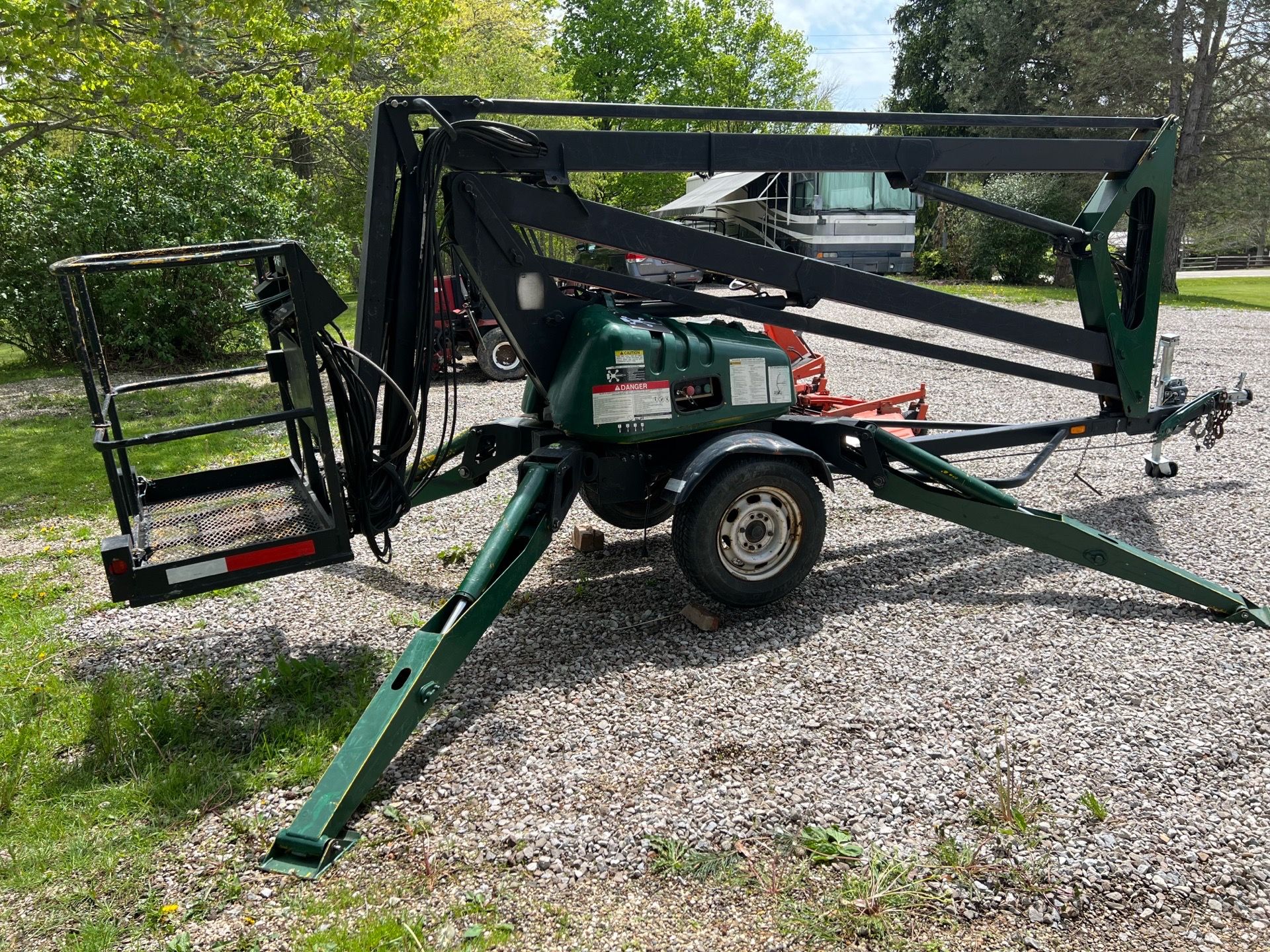 Bil-Jax XLB 4319 Towable Lift