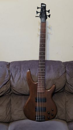 IBANEZ GIO SOUNDGEAR MODEL GSR205B 5 STRING BASS WITH ACTIVE PICKUPS IN WALNUT FLAT COLOR.