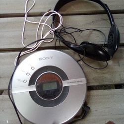 Sony CD Walkman Silver+Headsets