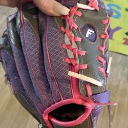 Girls Baseball Mitt. Off Boxelder Dr 92563