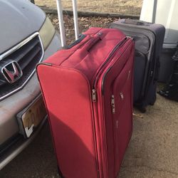 Very Nice Large 32 Inch Four Wheel Spinner Luggage Only $40 Firm