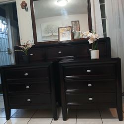 Tocador Y Dos Mesitas De Noche Como Nuevos Precio Firme 