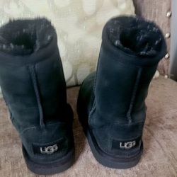Kids Uggs Size 11