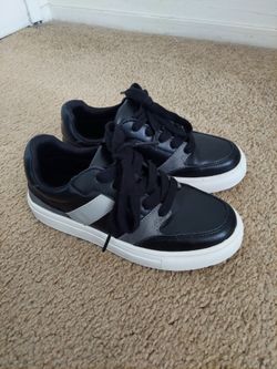 Kenneth Cole Reaction Black Sneakers Size 2