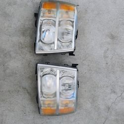 Headlights - Fits 2007-2013 Silverado 1500/2500