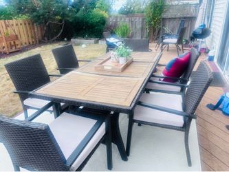 Patio Furniture Dining - 8 chairs *cover included*
