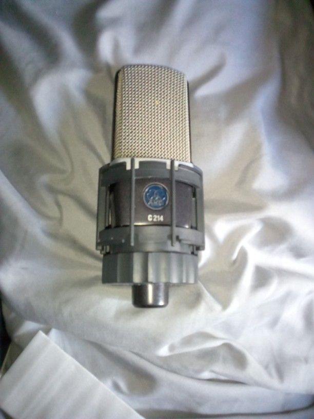 AKG C214 Microphone