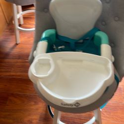 Baby Eating  Seat.  2in Booster