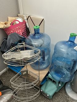 misc bundle of house goods and decorations