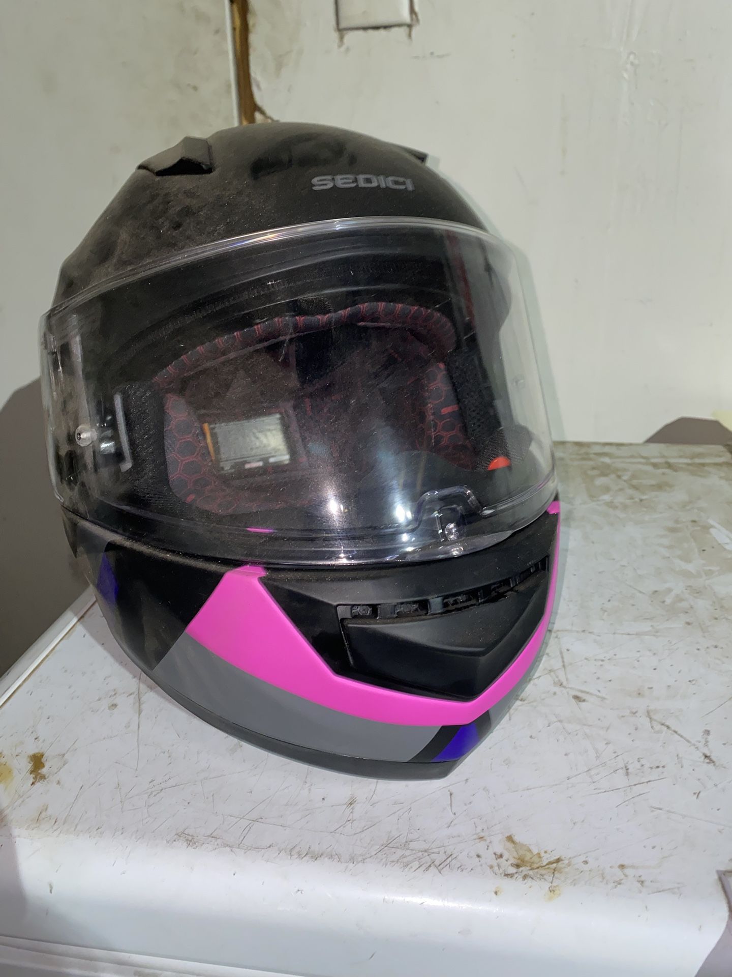USED WOMENS MOTORCYCLE HELMET