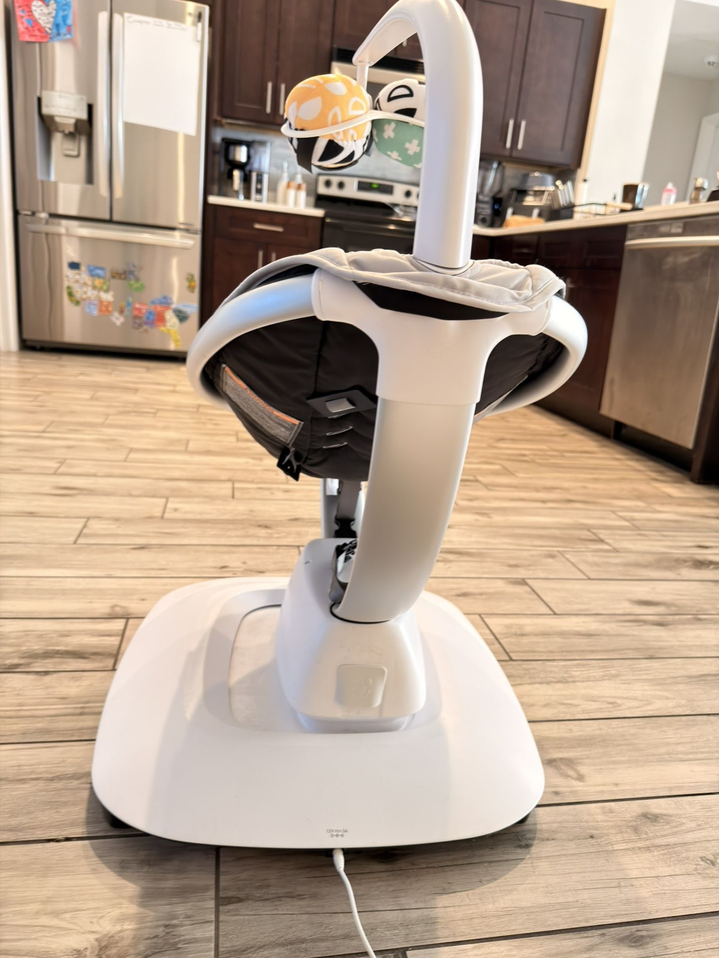 4moms mamaRoo Baby Swing – Bluetooth + Music + 5 Motions