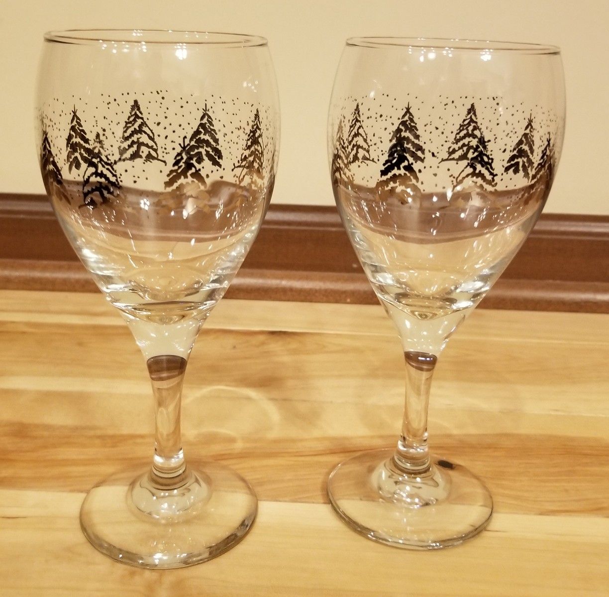 Gold Christmas Tree Wine Glass Set