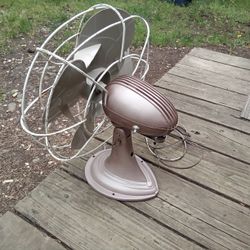 Vintage 2 Speed Oscillating Fan, Works Great. $20.00.