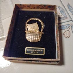 Adorable Vtg Cat Brooch/ Crystals 