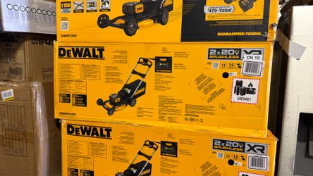 Shop DEWALT 2x20V MAX 21 in. Cordless Battery Powered Push Lawn Mower Kit with (2) 10 Ah Batteries and Chargers