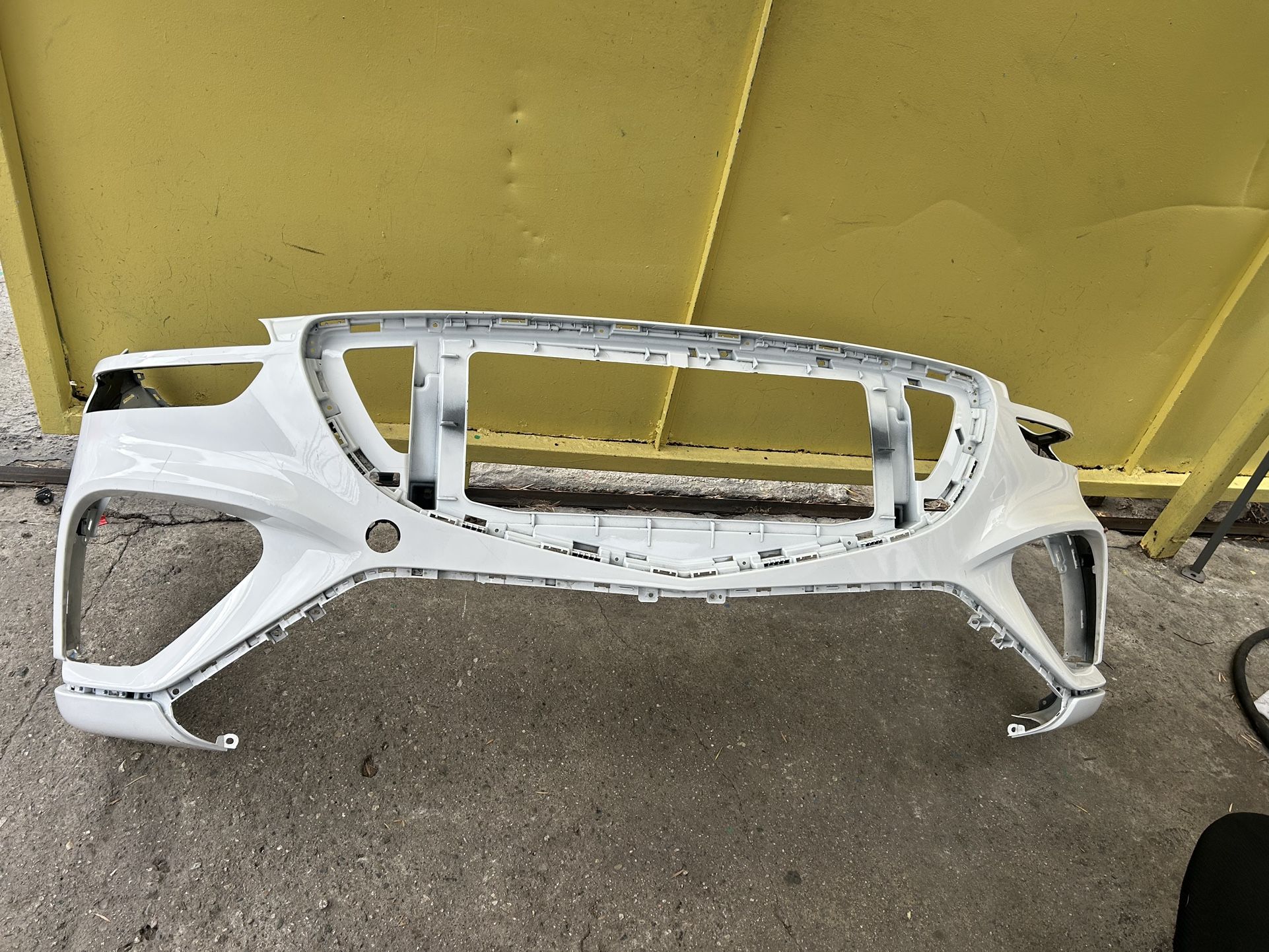 2022-2023 GENESIS GV70 GRONT BUMPER OEM