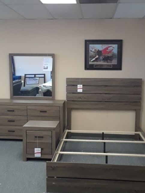 Four Piece Queen Bedroom Set Queen Bed Frame Dresser Mirror And Nightstand