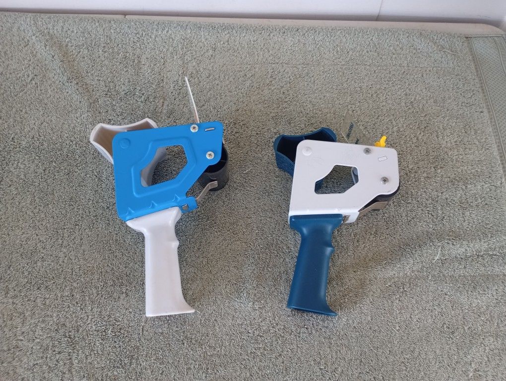 Set of 2 tape dispensers