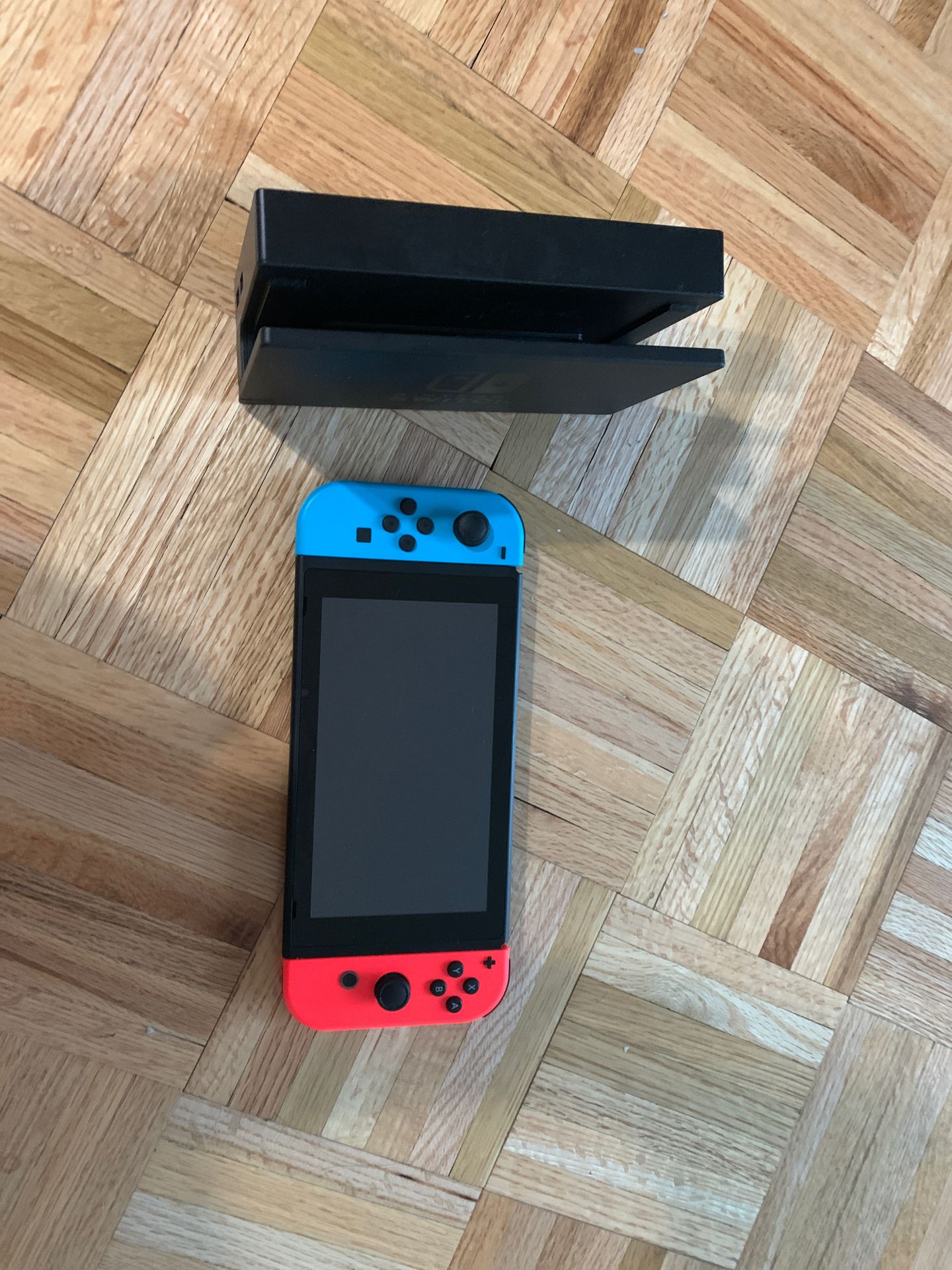 Nintendo Switch + 2 Games + Pro Controller