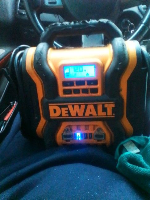 DEWALT DXAEPS14 POWER STATION