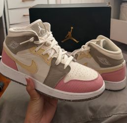 Jordan 1 mid SE Pastel Vivid Green
