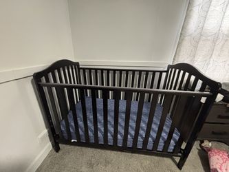Like New Condition Crib