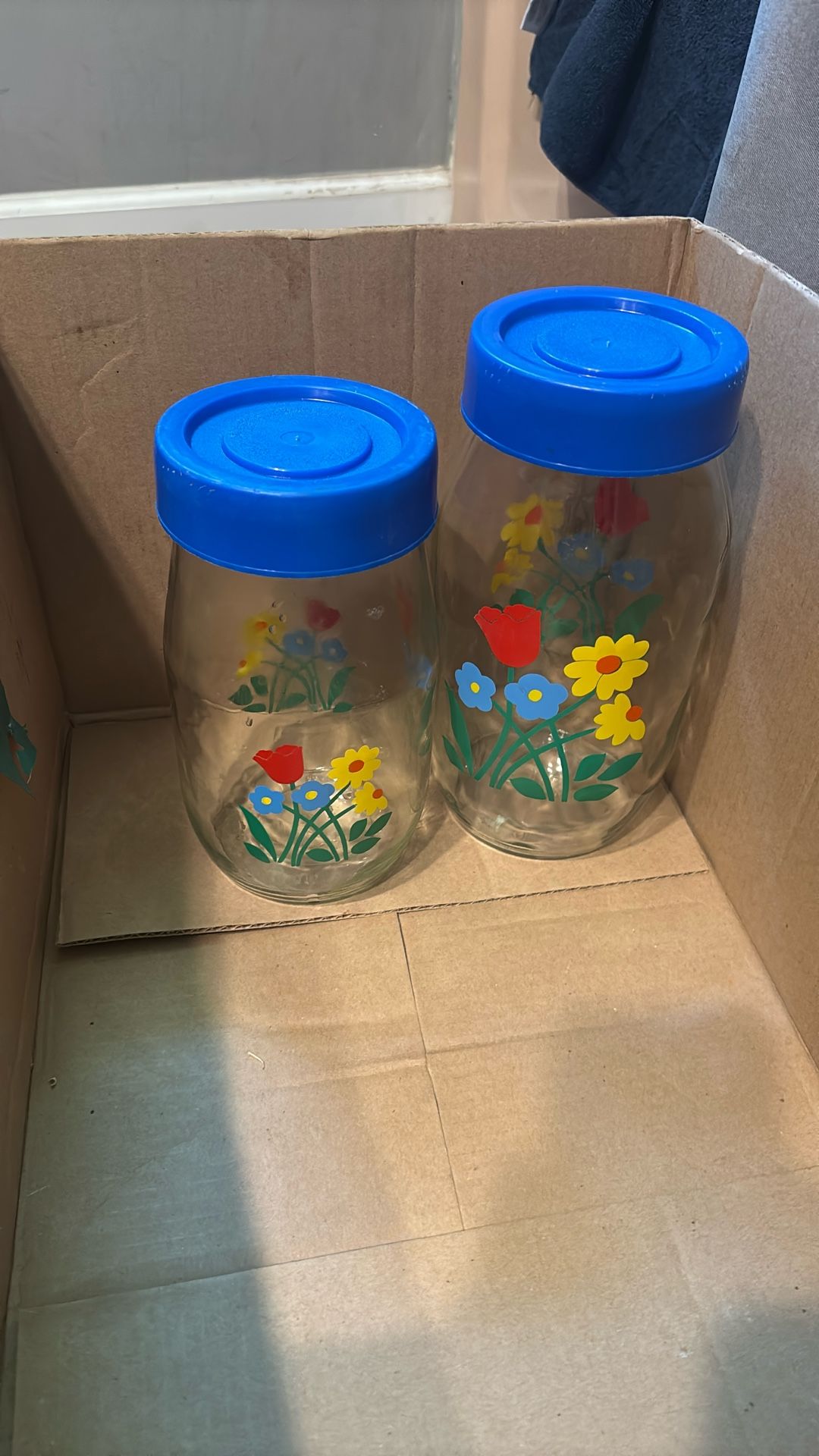 The image shows a vintage Carlton Glass floral jar or canister. 1.5 L & 2L