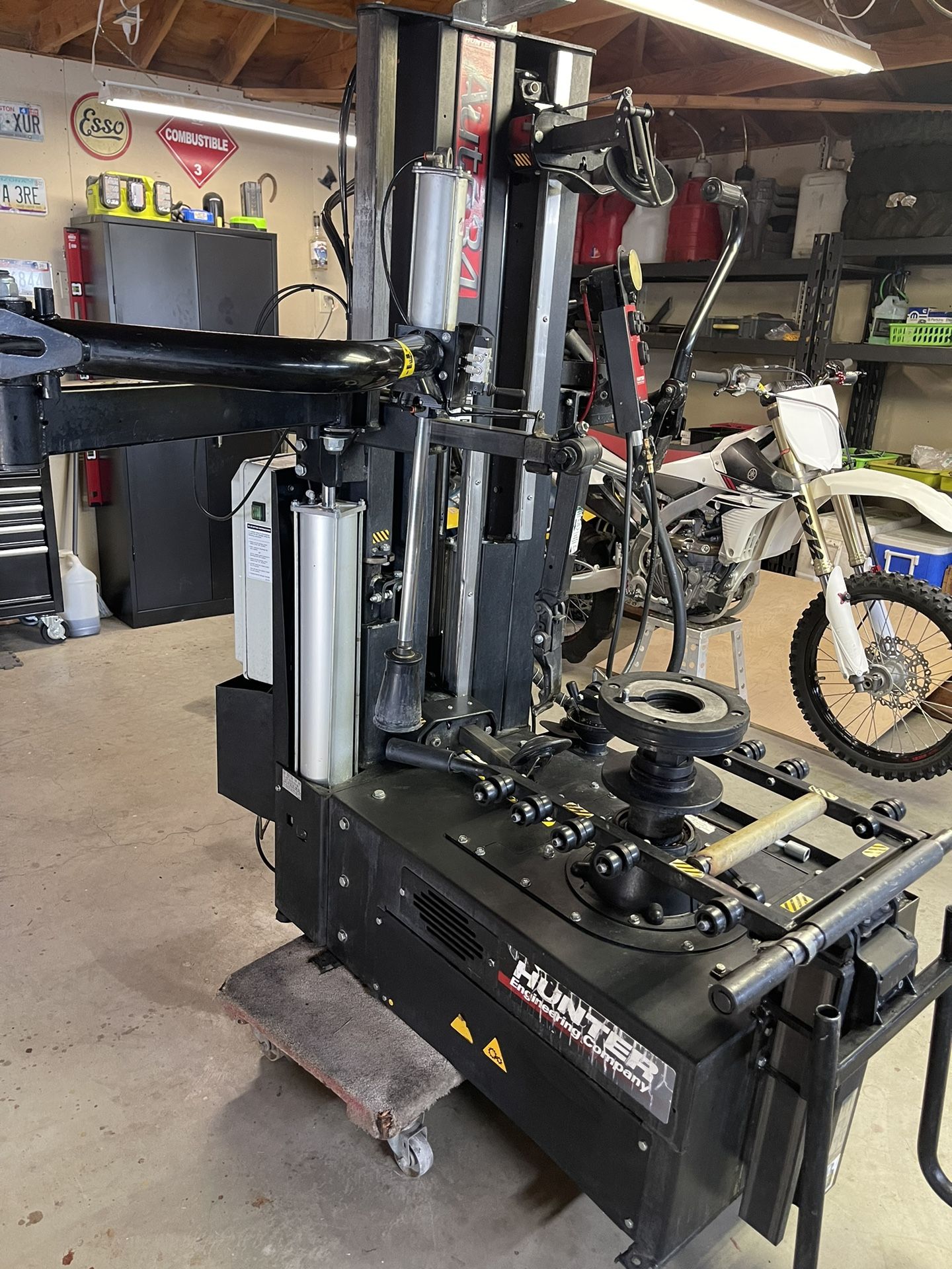 Hunter Auto 34 Tire Changer