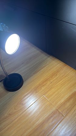 Desk lamp