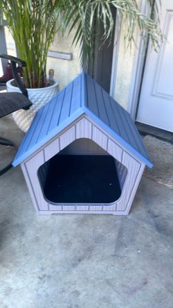 Brand new med - small dog house