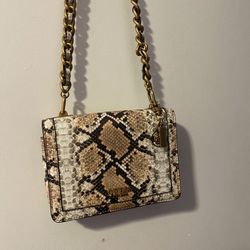 Women guess purse 👜 cross body 