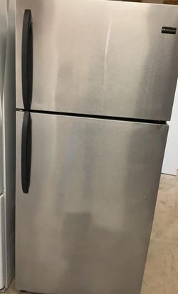 Like New Frigidaire Refrigerator - GREAT condition!