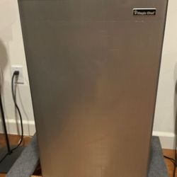 Magic Chef mini fridge