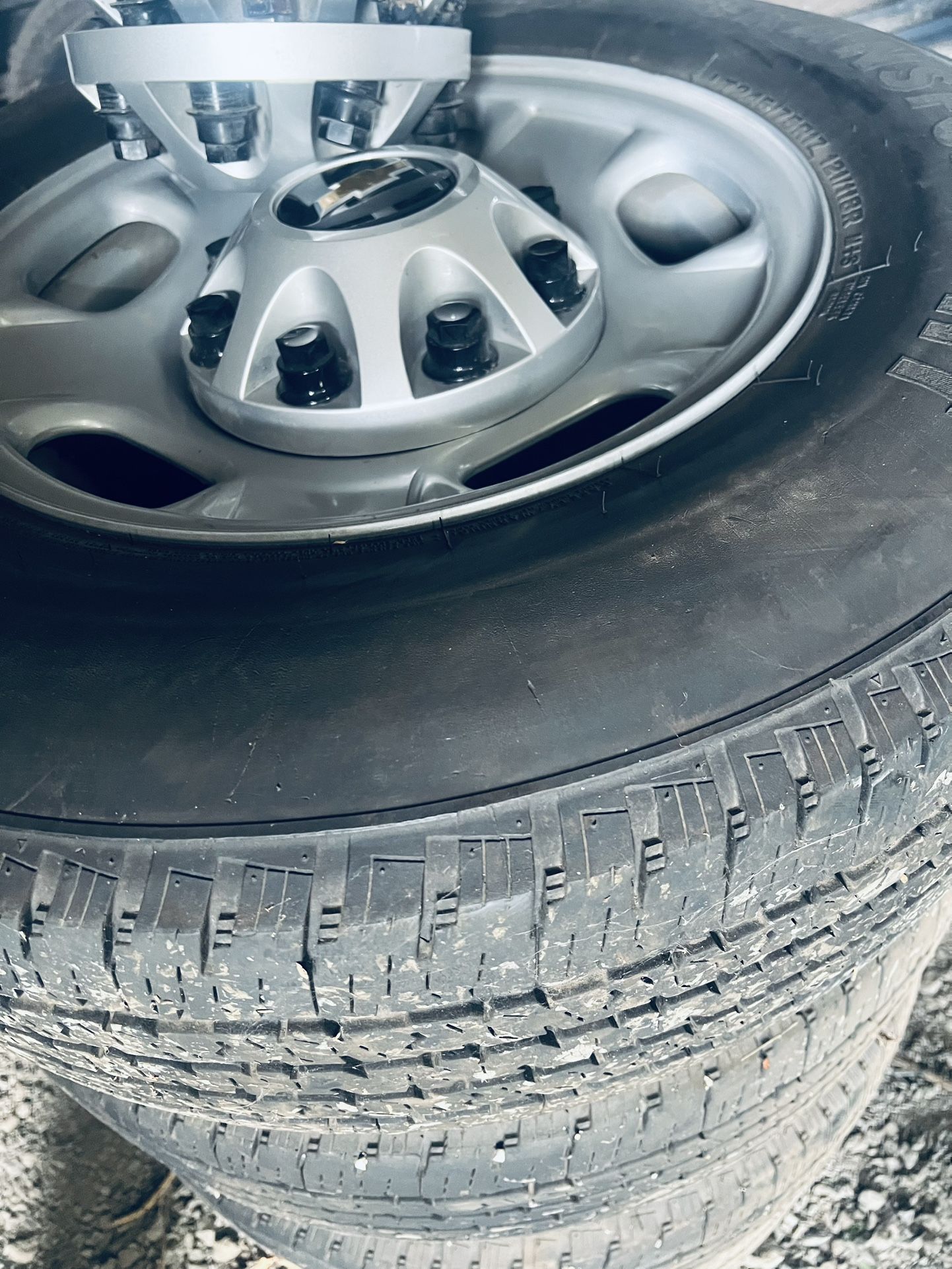 Set of 4 tires and rims for Chevrolet Silverado 2500HD-3500HD