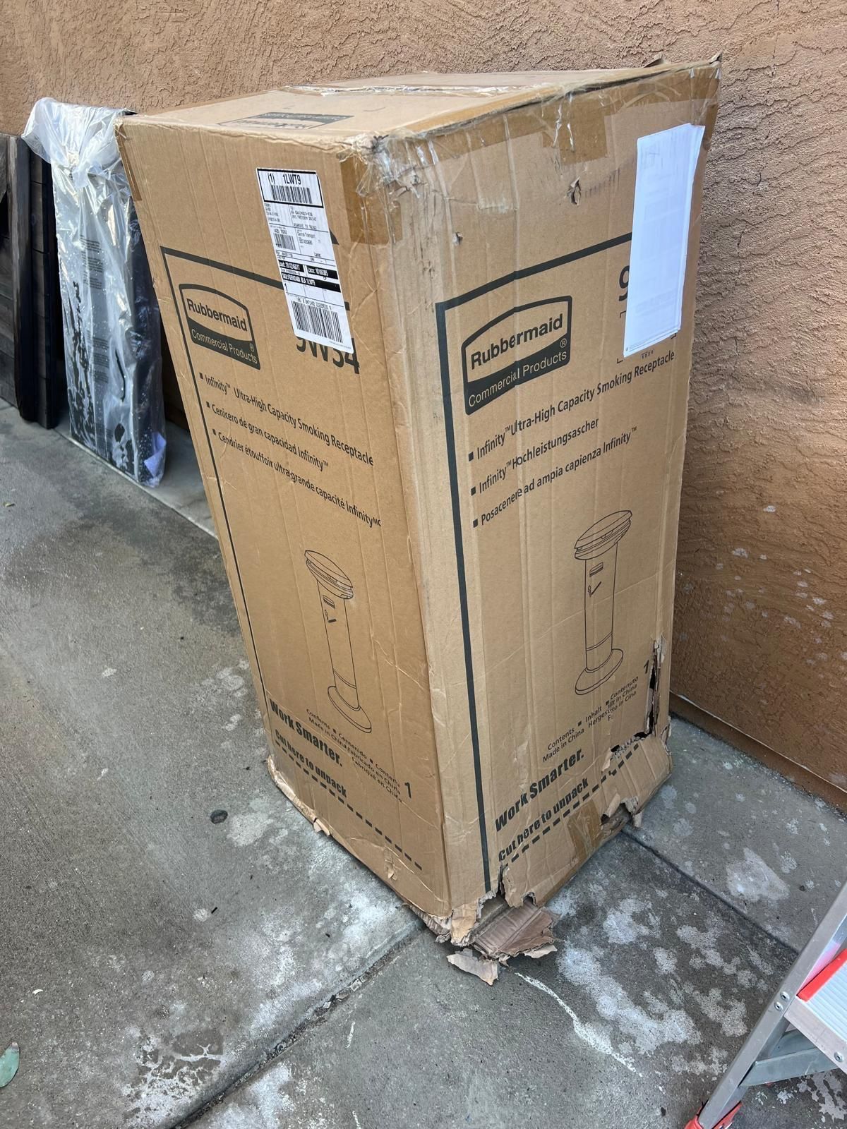 Rubbermaid Ultra High Capacity Smoking Receptacle Commercial New