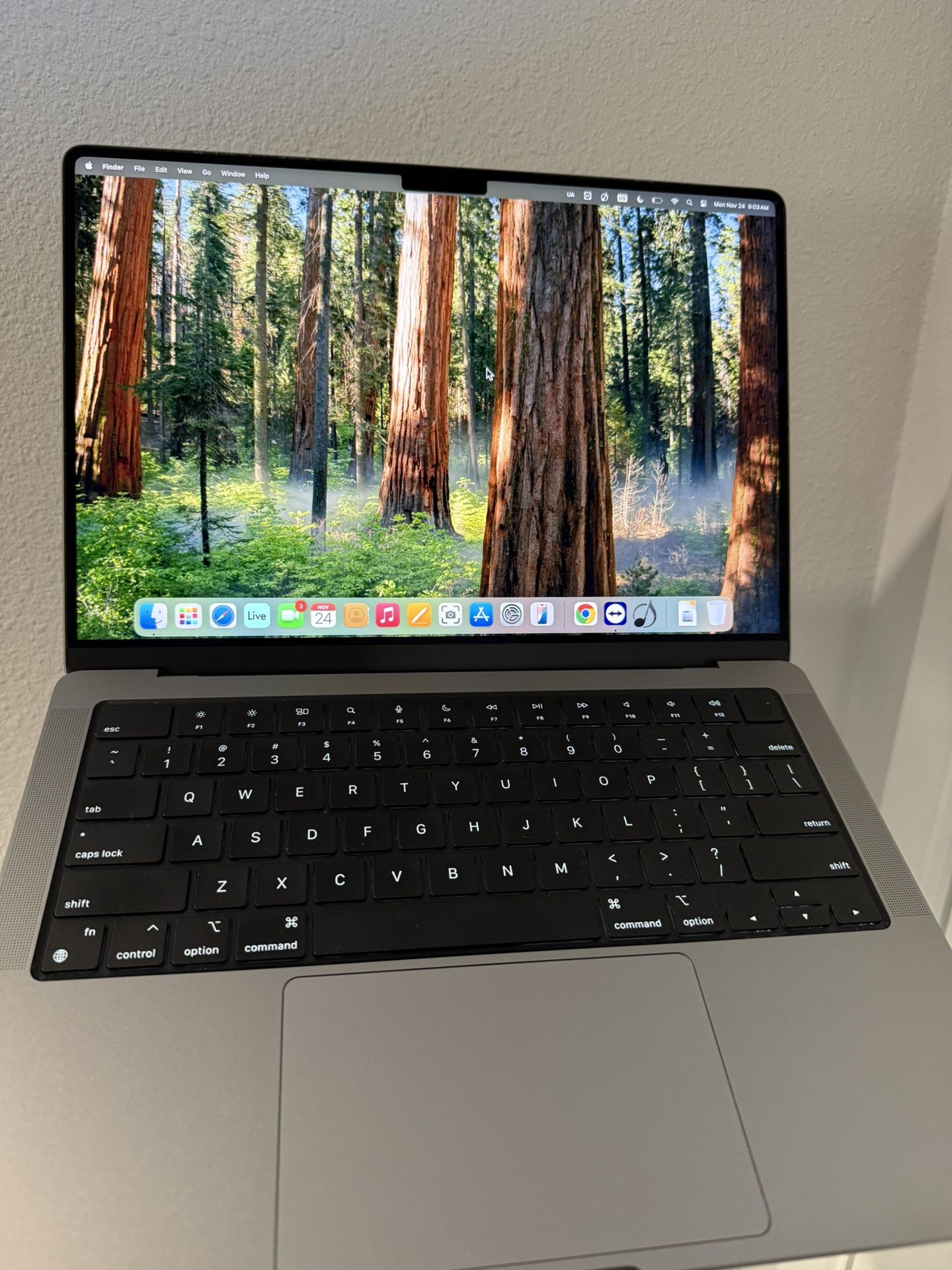 Apple MacBook Pro M2 MAX 2TB 96 gigs ram