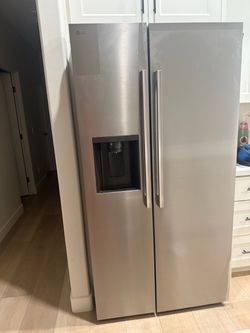 Title:* LG 27 cu ft Side-by-Side Fridge - $1699 Home Depot - $799
