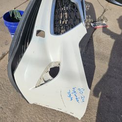 Toyota Highlander front bumper Oem