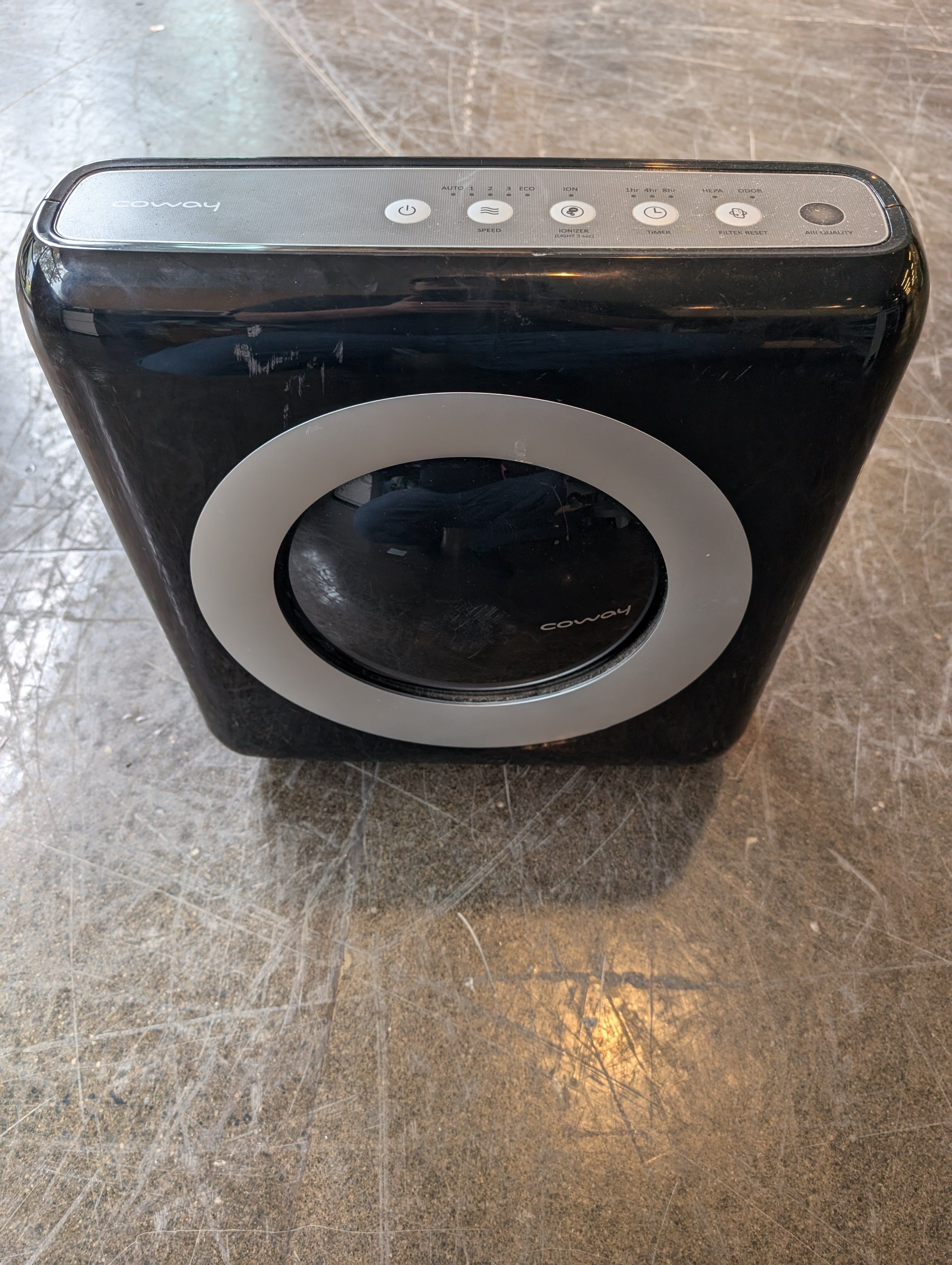 Coway Air Purifier: Sleek Black Design