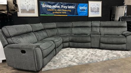 Manual Recliner Sectional. 🚚WE DELIVER🚚