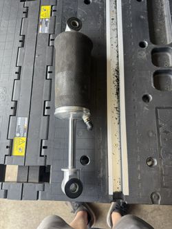 One Ridetech Shockwave