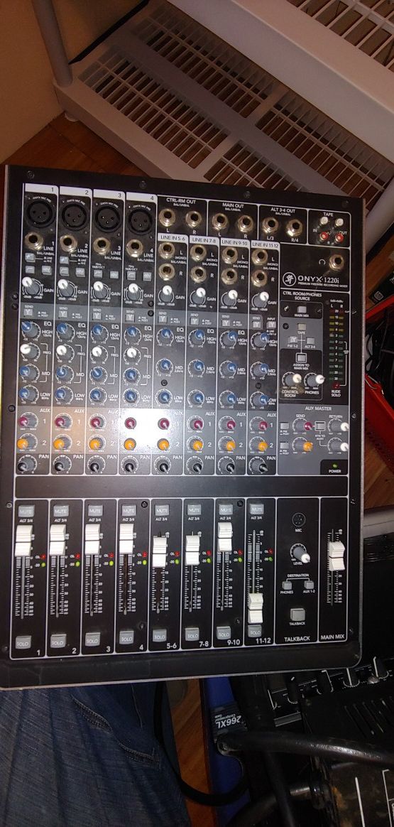 Mackie Onyx 1220i Recording Mixer