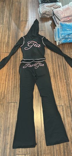 I’m. Gia.  Tracksuit