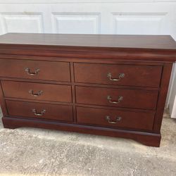 Beautiful 6 drawer Mahogany Wood Dresser