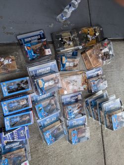 Figurines