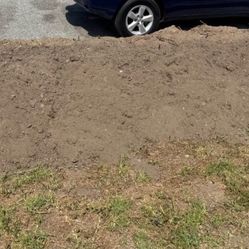 Free dirt. 3456 Rene st Oxnard