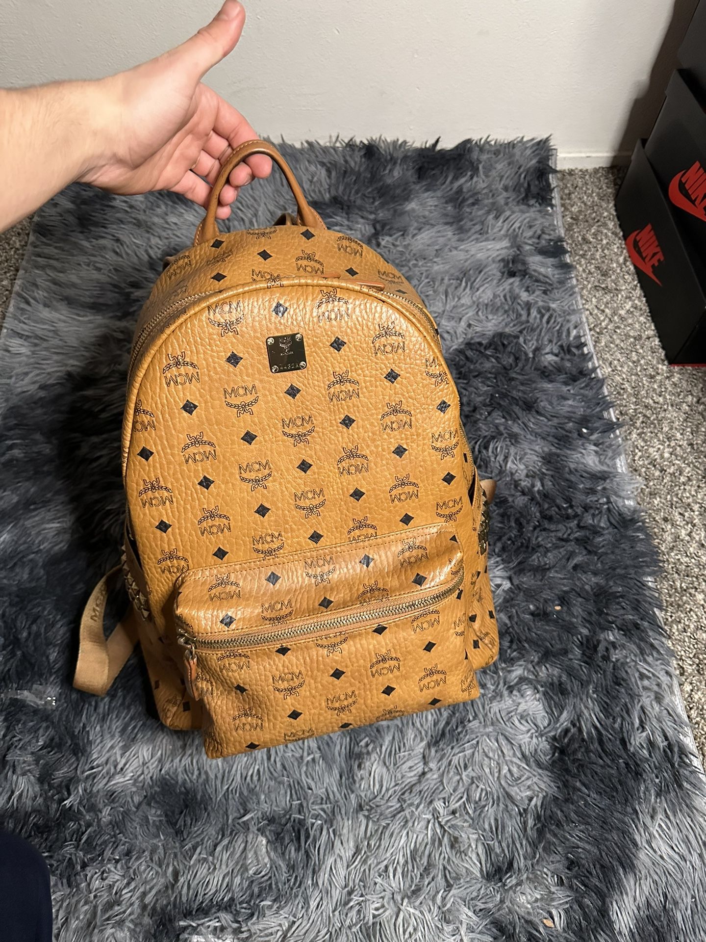 MCM BACKPACK SIZE LARGE 100% AUTHENTIC 